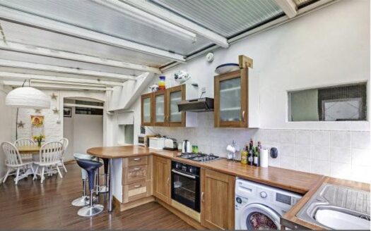 Basement Flat SW19
