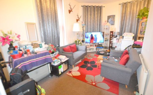 Flat , a High Street, London