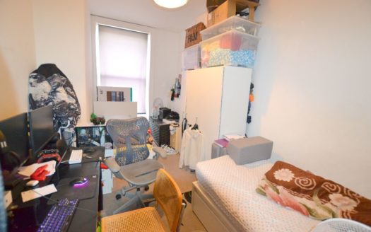 Flat , a High Street, London