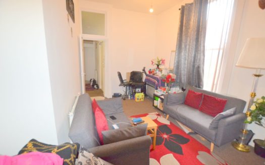 Flat , a High Street, London